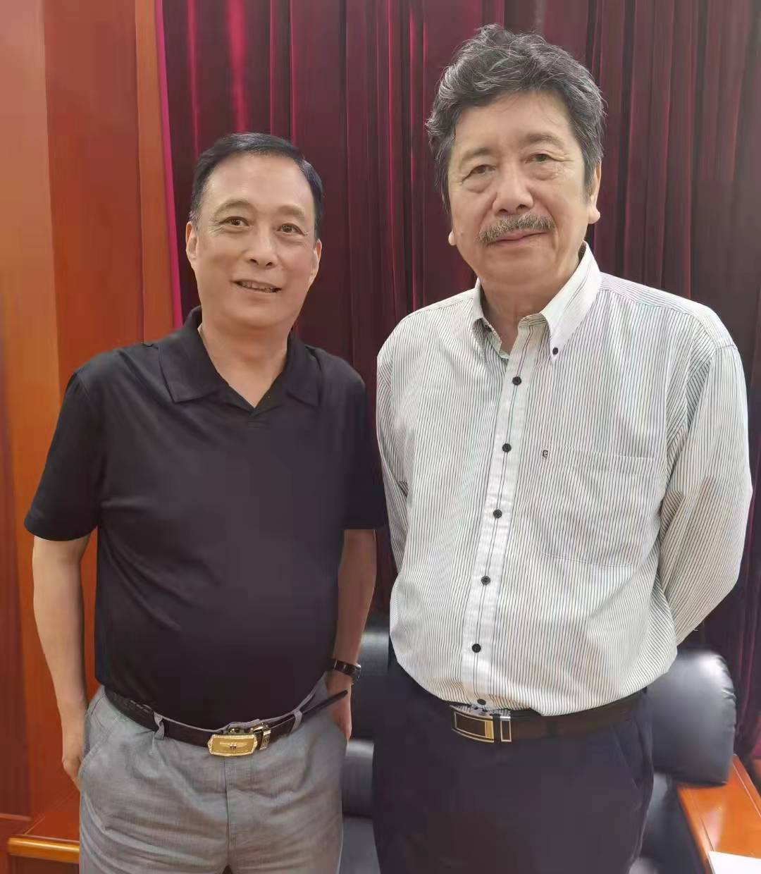 黃冬先生與周令飛先生合影.jpg